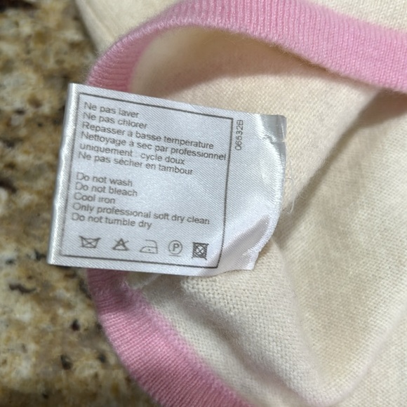 CHANEL Cashmere VTG 98' Cream Sweater Color Trim Sleeveless Sweater Top 40FR - Picture 5 of 9